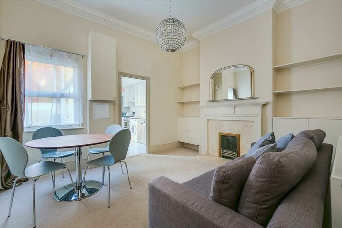 2 Bedroom Apartment To Rent In Lysias Road, London, SW12