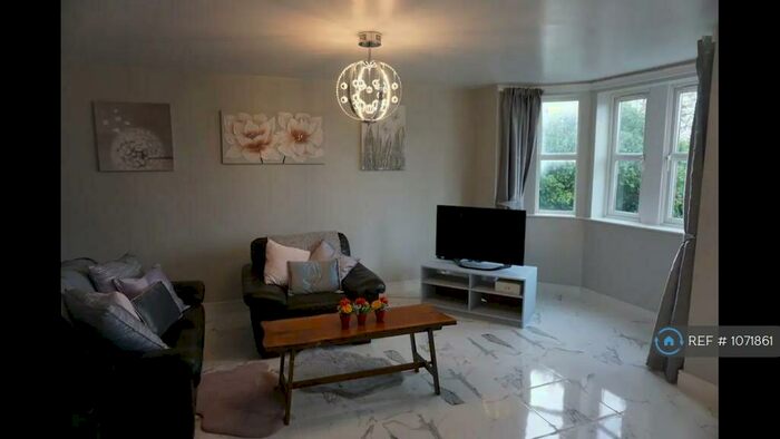 2 Bedroom Flat To Rent In Park Drive, Huuddersfield, HD1
