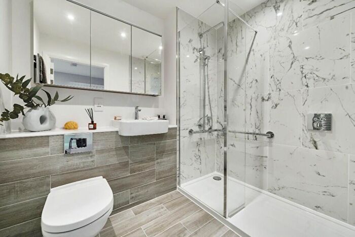 2 Bedroom Apartment To Rent In Wycombe Lane, HP10