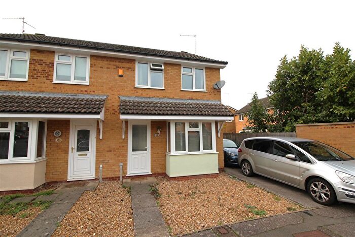 3 Bedroom Semi Detached House To Rent In Flamborough Close, Woodston, Peterborough, PE2