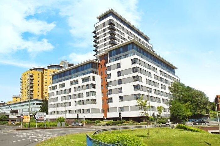 2 Bedroom Flat To Rent In Skyline Plaza, Basingstoke, RG21
