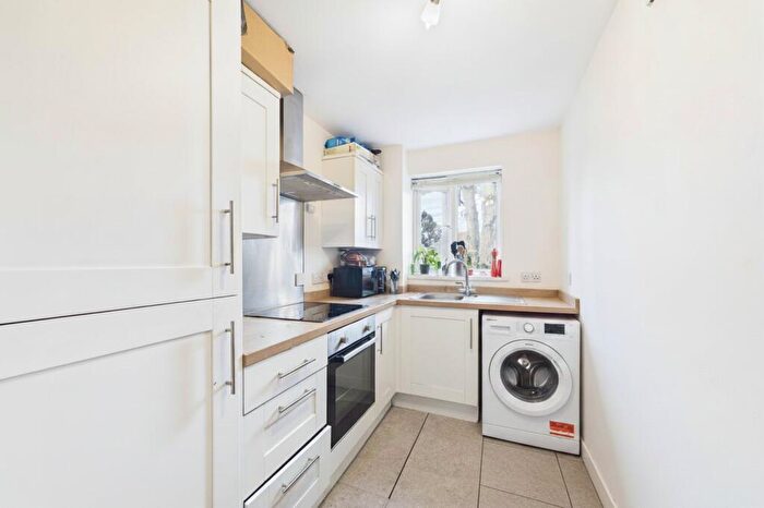 1 Bedroom Flat To Rent In Missenden Gardens, Burnham, Slough, Buckinghamshire, SL1