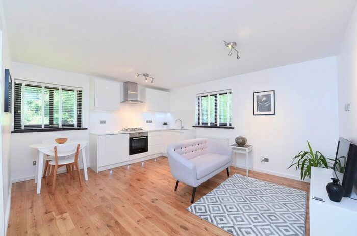 1 Bedroom Flat To Rent In Wheatley Close, London, NW4