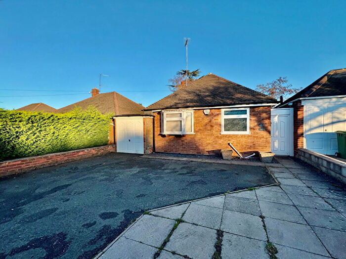 2 Bedroom Detached Bungalow To Rent In Standhills Road, Kingswinford, DY6