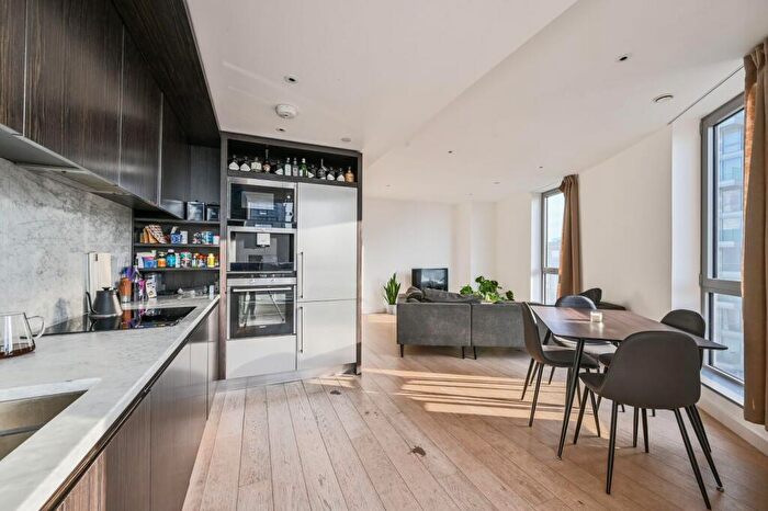 2 Bedroom Flat To Rent In Columbia West, Canary Wharf, London, E14