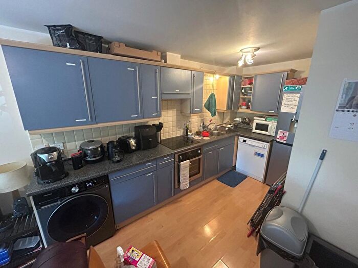 2 Bedroom Flat To Rent In Macleod Street, London, SE17