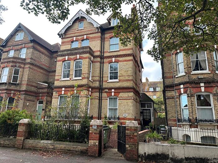 2 Bedroom Flat To Rent In Earls Avenue, Folkestone, CT20