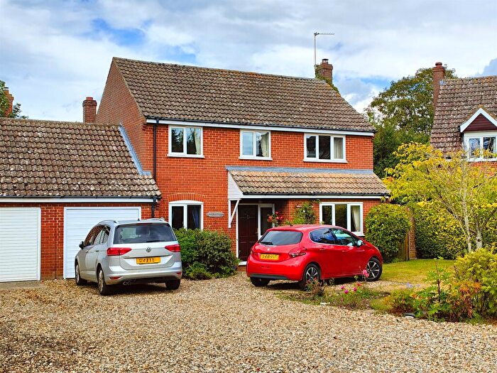 4 Bedroom Link Detached House For Sale In The Green, Little Ellingham, Attleborough, NR17