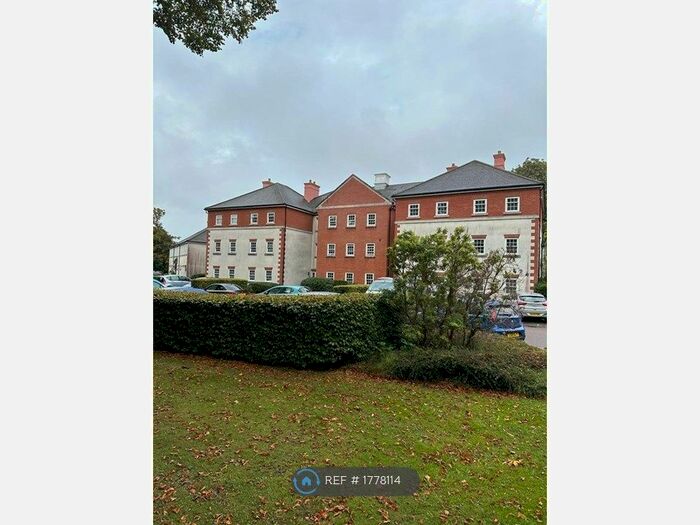 2 Bedroom Flat To Rent In Gawton Crescent, Coulsdon, CR5
