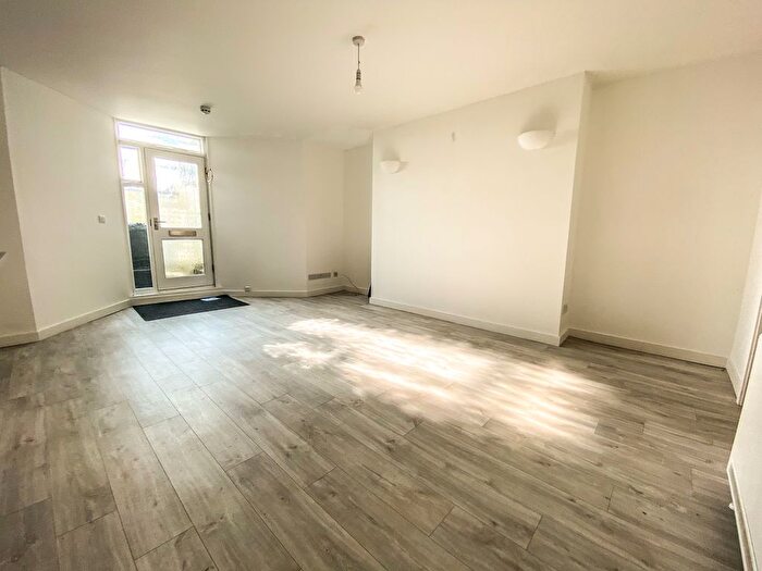 2 Bedroom Flat To Rent In Alexandra Terrace, Penzance, TR18