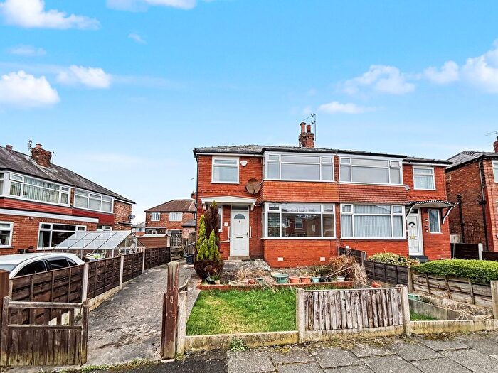 3 Bedroom Semi Detached House For Sale In Malvern Close, Prestwich, M25