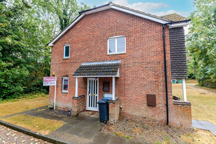 1 Bedroom Maisonette For Sale In Ravenscroft, Watford, WD25