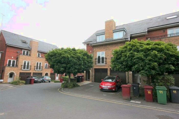 3 Bedroom House To Rent In Ilife Close, Reading, RG1