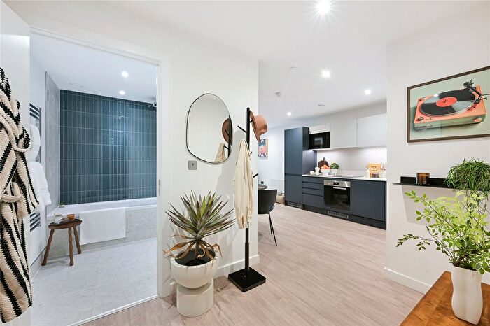 1 Bedroom Flat To Rent In Uncle Leeds, Whitehall, LS12