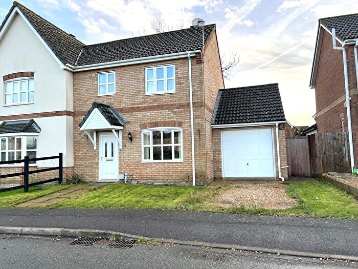 3 Bedroom Semi Detached House For Sale In Bridle Close, Chatteris, Cambs., PE16