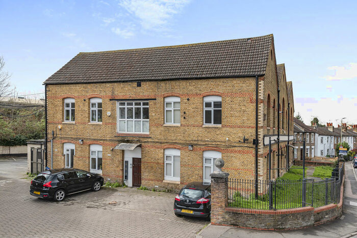 2 Bedroom Flat To Rent In Homesdale Road, Bromley, BR1