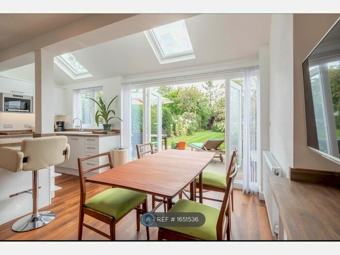 3 Bedroom Semi-Detached House To Rent In Chesterfield Road, Cambridge, CB4