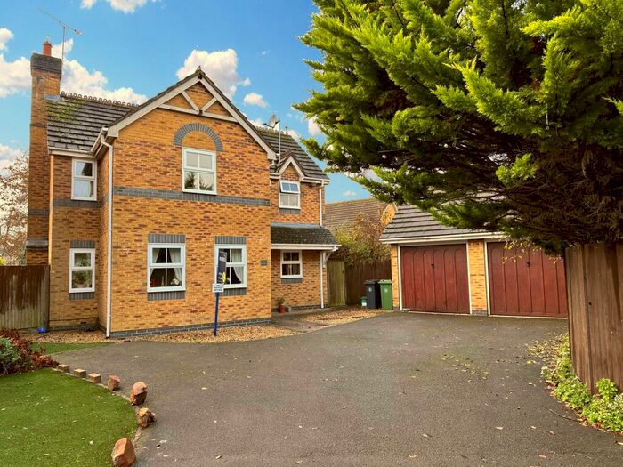 4 Bedroom Detached House To Rent In Theobalds Way, Frimley, GU16