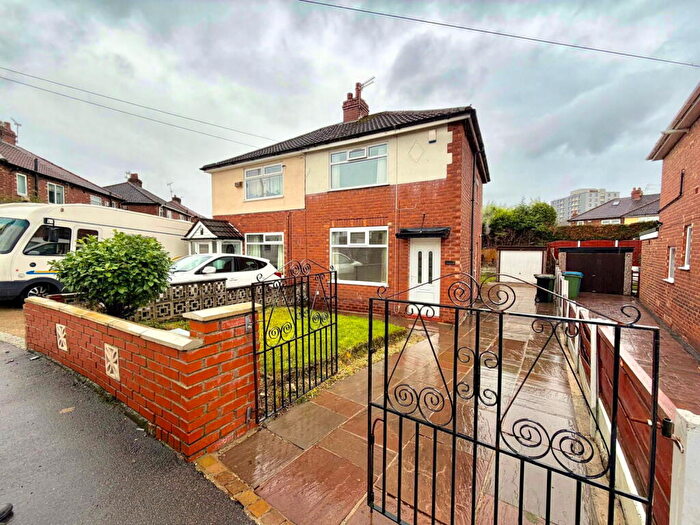 2 Bedroom Semi Detached House To Rent In The Quadrant, Stockport, SK1