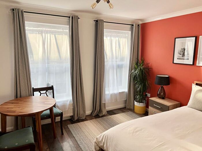 3 Bedroom Flat To Rent In Brooksby's Walk, London, E9