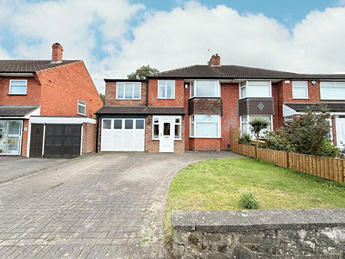 5 Bedroom Semi-Detached House For Sale In Leafield Road, Solihull, B92