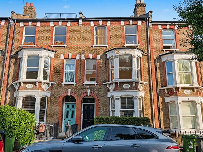 4 Bedroom Maisonette For Sale In Burghley Road, Kentish Town, London, NW5