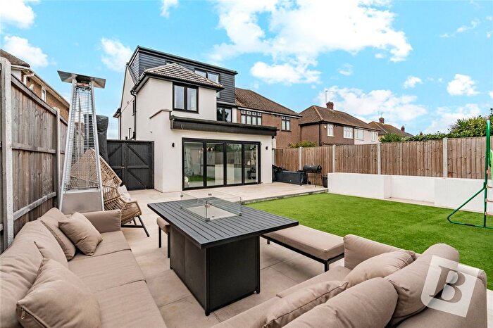 5 Bedroom Semi-Detached House For Sale In Lancaster Drive, Hornchurch, RM12