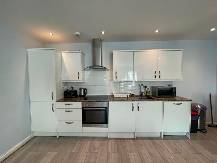 2 Bedroom Flat To Rent In - Bath Road, TW5