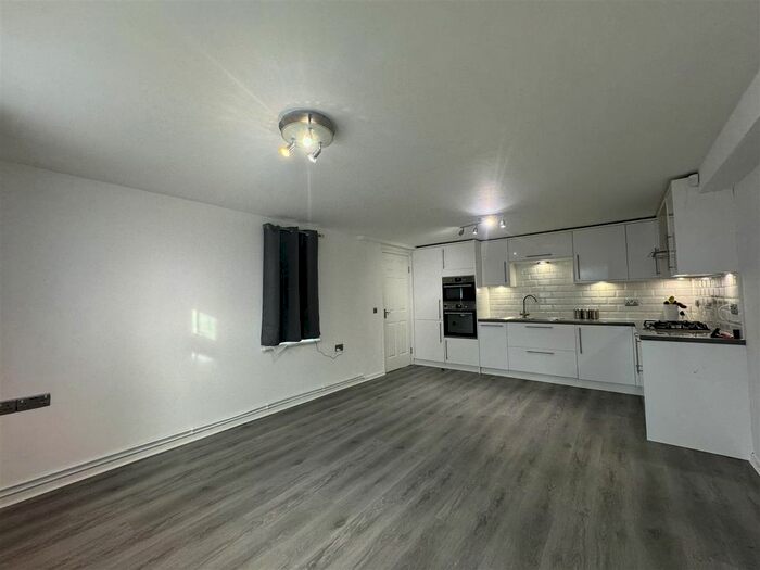 1 Bedroom Maisonette To Rent In Cherry Close, London, E17