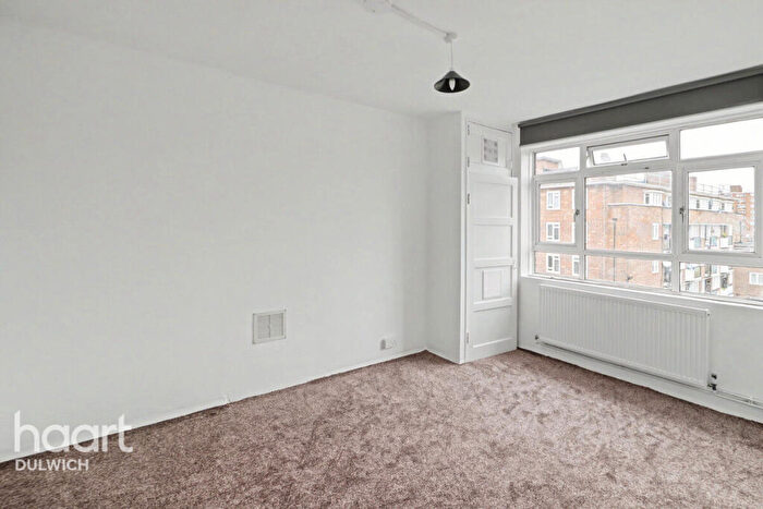 3 Bedroom Flat To Rent In Queens Row, London, SE17