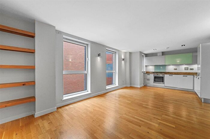 2 Bedroom Flat For Sale In Enfield Road, London, N1