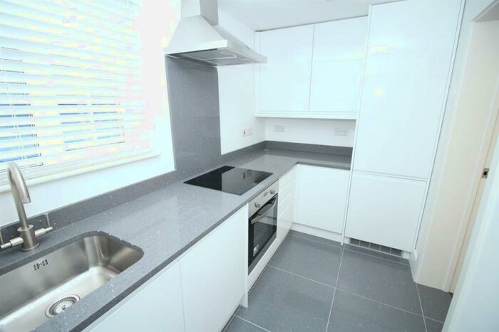 1 Bedroom Apartment To Rent In Bank Court, Town Centre, HP1