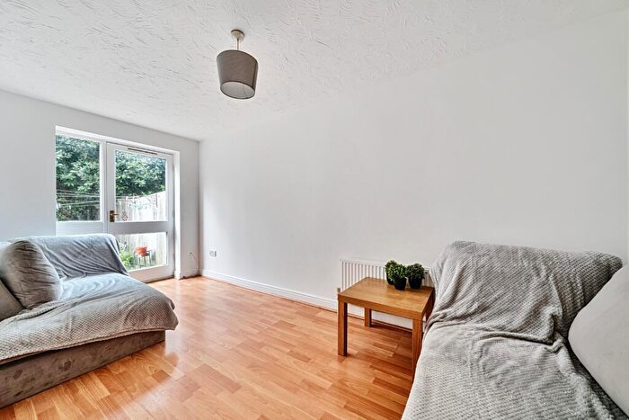 4 Bedroom Terraced House To Rent In Grimsby Grove, Newham, London, E16