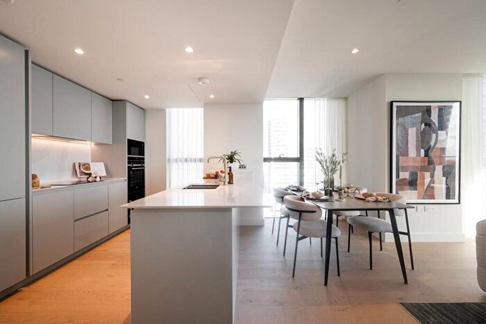 3 Bedroom Flat For Sale In South Quay Plaza, Canary Wharf, E14
