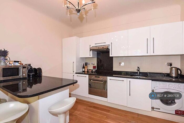 2 Bedroom Flat To Rent In Grove End Gardens, London, NW8
