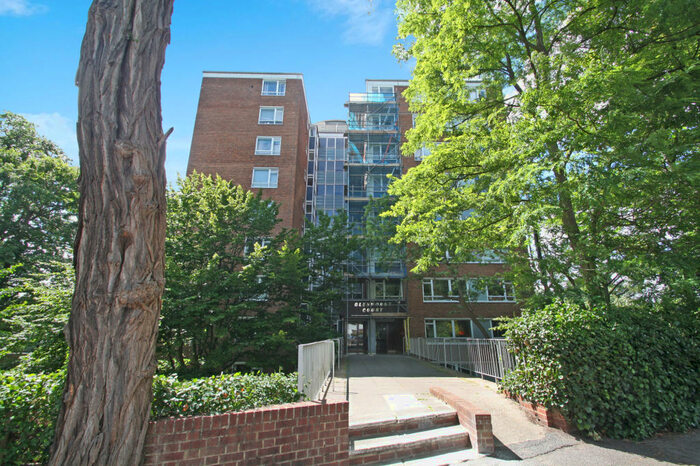 2 Bedroom Flat To Rent In Glenhurst Court, Farquhar Road, London, SE19
