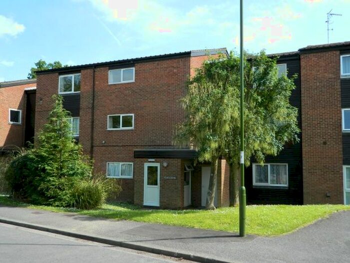 1 Bedroom Flat To Rent In Gilligan Close, Horsham, RH12