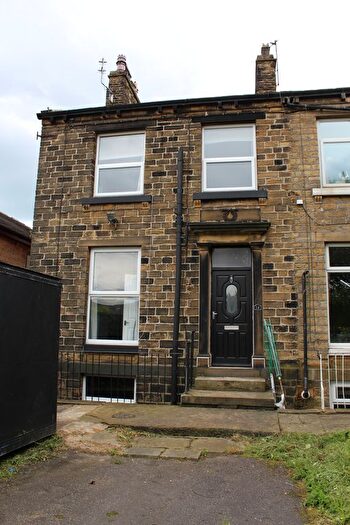 3 Bedroom End Of Terrace House To Rent In Cross Lane, Huddersfield, HD4
