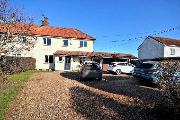 5 Bedroom Property For Sale In Chelmsford Road, Good Easter, Chelmsford, CM1