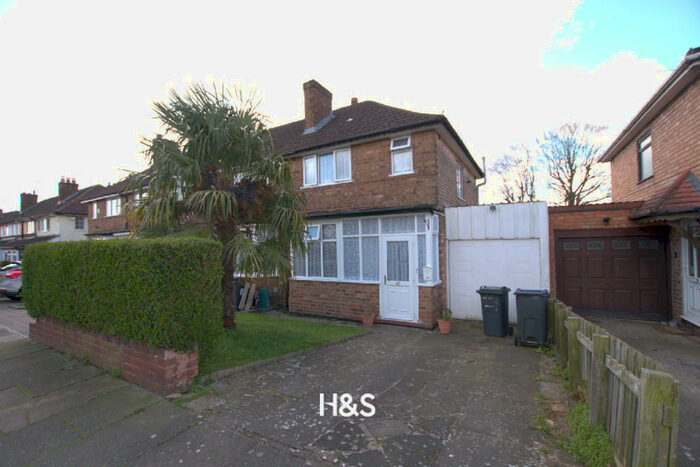 3 Bedroom Semi-Detached House To Rent In Larne Road, B26