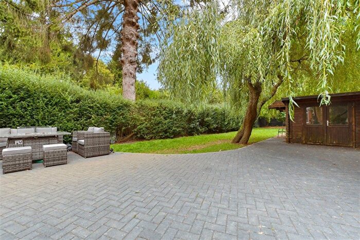 3 Bedroom Semi-detached House For Sale In Picquets Way, Banstead, Surrey, SM7