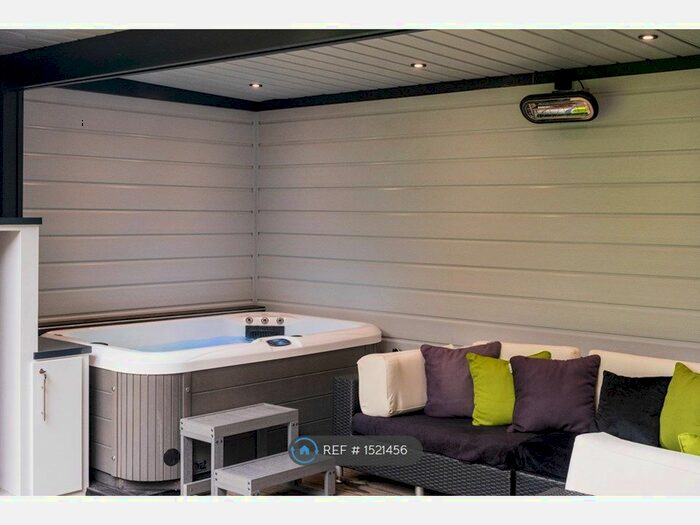 1 Bedroom Flat To Rent In Twyford, Twyford, Reading, RG10