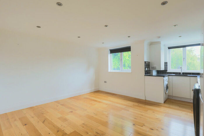 2 Bedroom Flat To Rent In Mountgrave Road, Highbury, London, N5