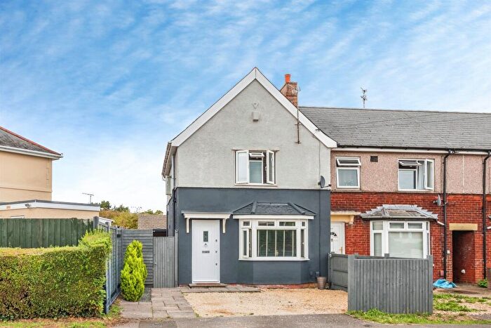 3 Bedroom End Of Terrace House For Sale In Poplar Avenue, Swindon, SN2