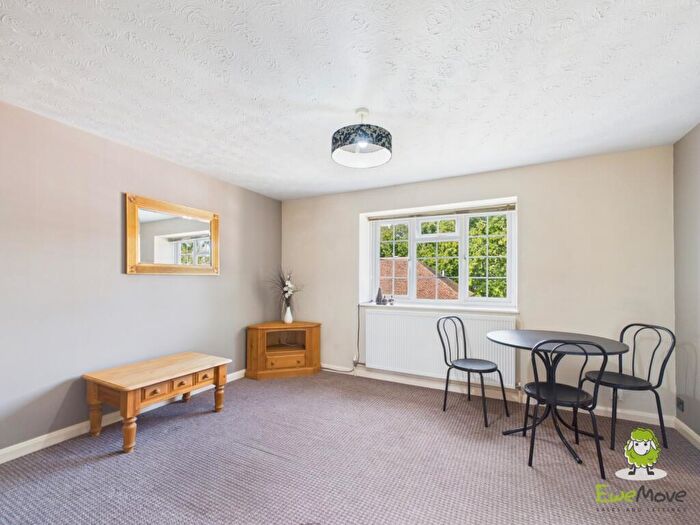 1 Bedroom Flat For Sale In Longacre Rise, Chineham, Basingstoke, Hampshire, RG24