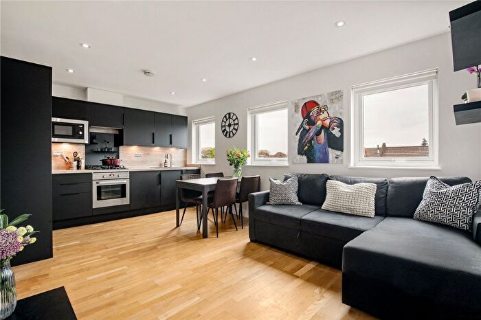 2 Bedroom Flat For Sale In Beechcroft Road, London, SW17
