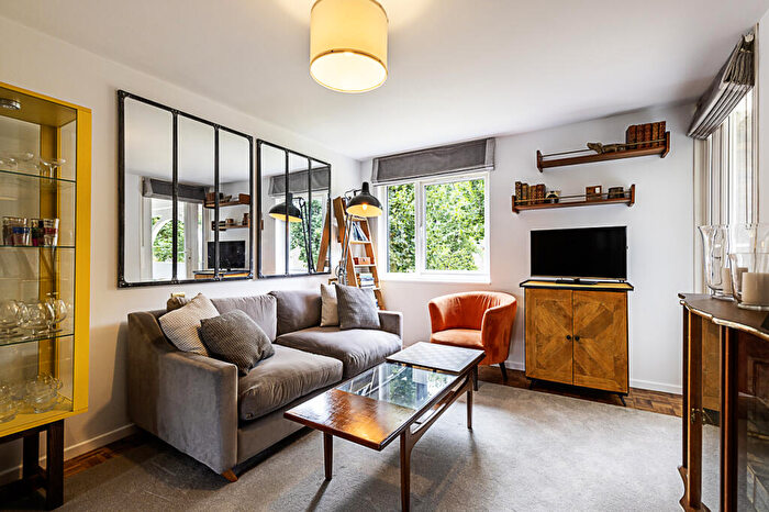 1 Bedroom Flat To Rent In Mile End Road E Lj, London, E1