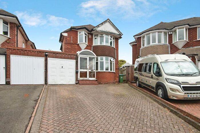 3 Bedroom Link Detached House For Sale In Broadway Croft, Oldbury, B68