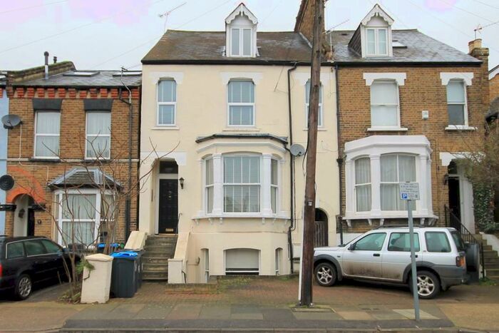 2 Bedroom Flat To Rent In Richmond Park Road, Kingston, KT2