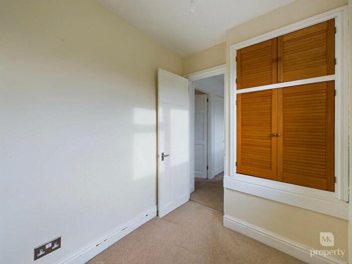 3 Bedroom End Of Terrace House For Sale In Catchpole Close, Greenleys, MK12
